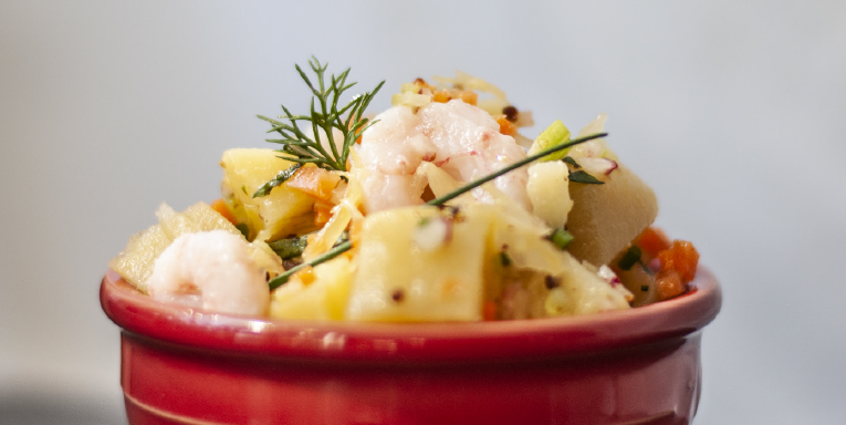 Salade de pommes de terre et choucroute aux crevettes nordiques